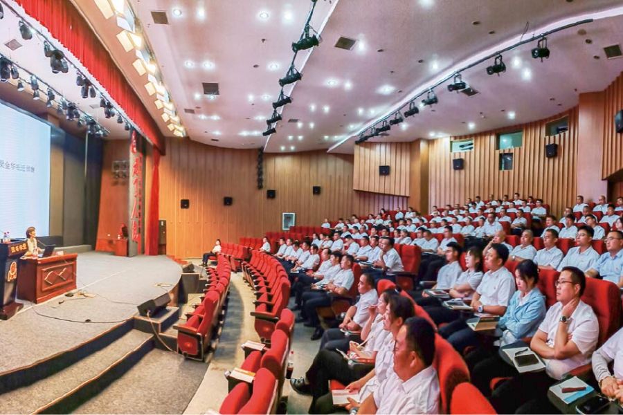 邀請黨史專家為廣大黨員上黨課